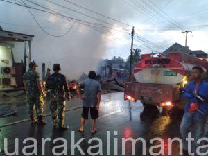 Kantor Bank Kalsel dan Kios di  Binuang  Tapin Terbakar 