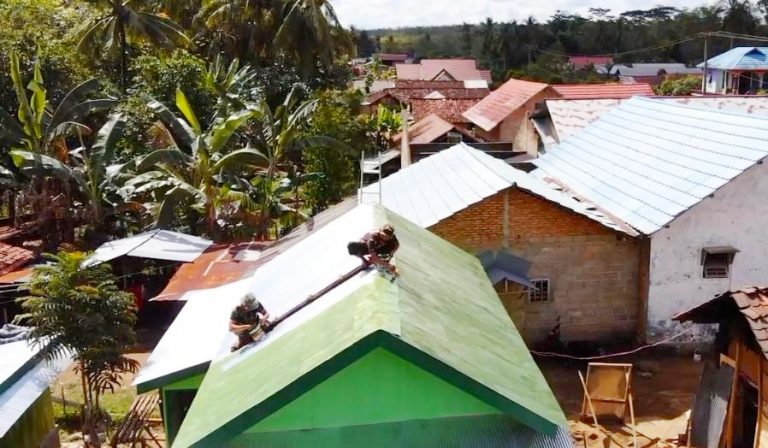 Pengecatan Atap  Rumah  Soirah Warga Desa  Suato Lama Suara  Pengecatan Atap  Rumah  Soirah Warga Desa  Suato Lama Suara