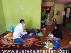 Ketua PWI Kotabaru, Serahkan Bantuan Paket Sembako Dan Sejumlah Uang Kepada Keluarga Muniri